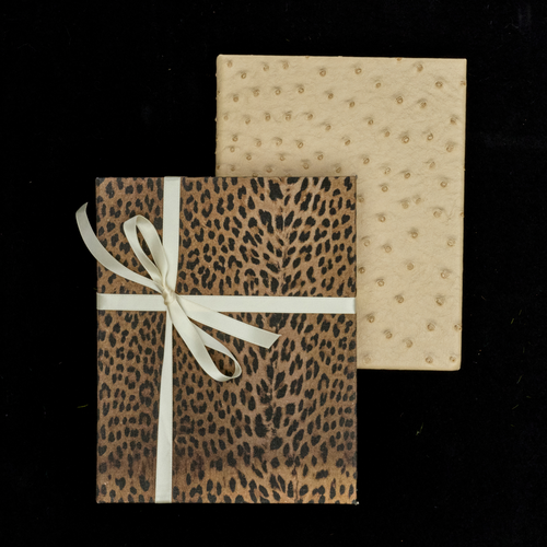 NEW: HOLIDAY GIFT SHOP